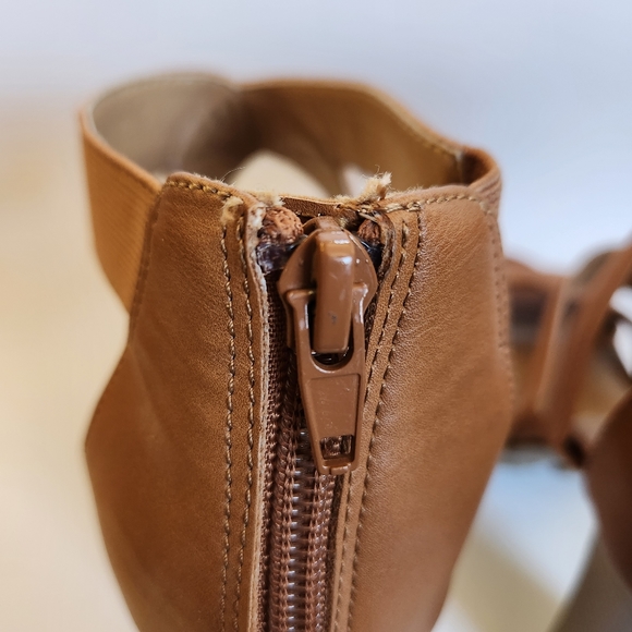 Report Size 9M Brown Heels 5 inch heel - Picture 6 of 12